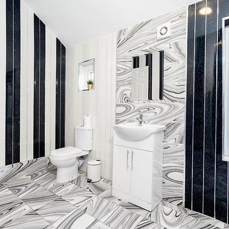 ברמינגהאם Five Bedroom Townhouse - Near City Centre - Edgbaston - On Street Parking - Wifi - Netflix - 974P מראה חיצוני תמונה