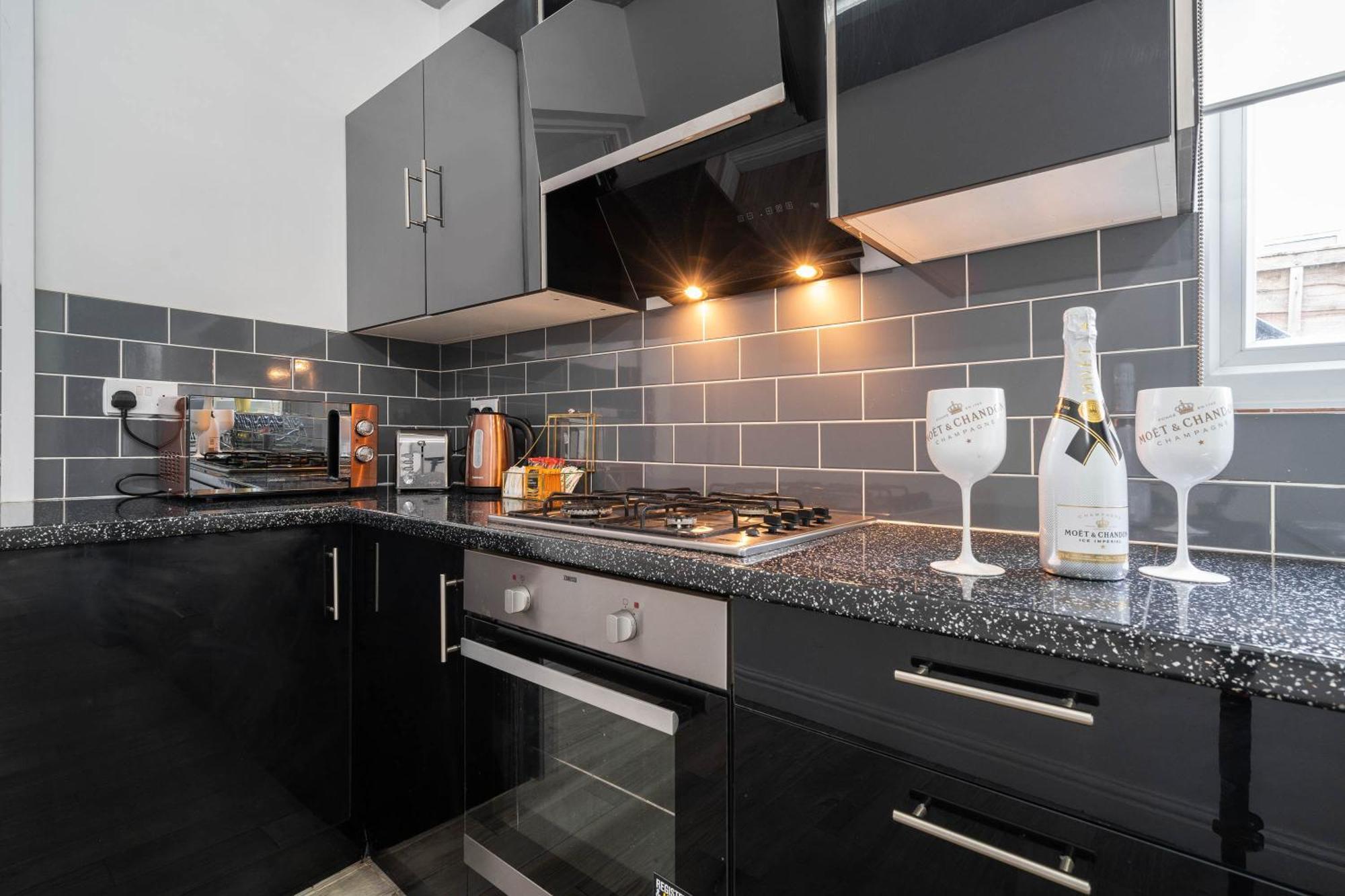 ברמינגהאם Five Bedroom Townhouse - Near City Centre - Edgbaston - On Street Parking - Wifi - Netflix - 974P מראה חיצוני תמונה