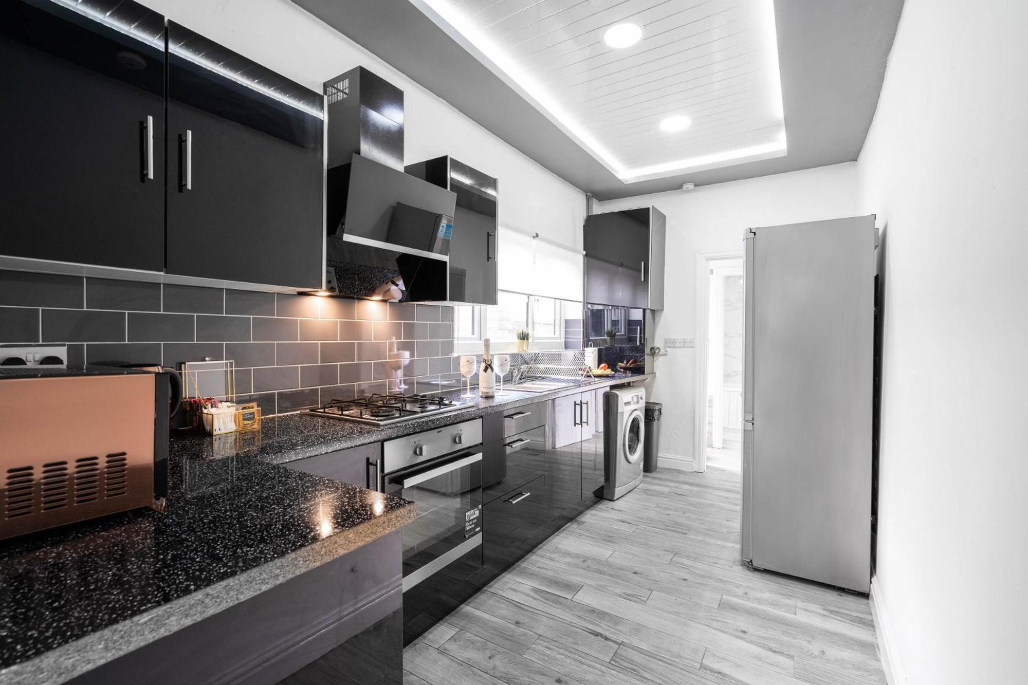 ברמינגהאם Five Bedroom Townhouse - Near City Centre - Edgbaston - On Street Parking - Wifi - Netflix - 974P מראה חיצוני תמונה
